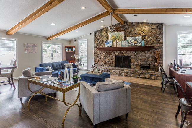 Interior Photo - Emerald Pointe