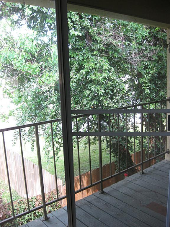 Foto del edificio - 12100 Overbrook Ln