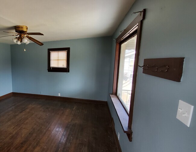 Building Photo - 164 N Hazelwood Ave