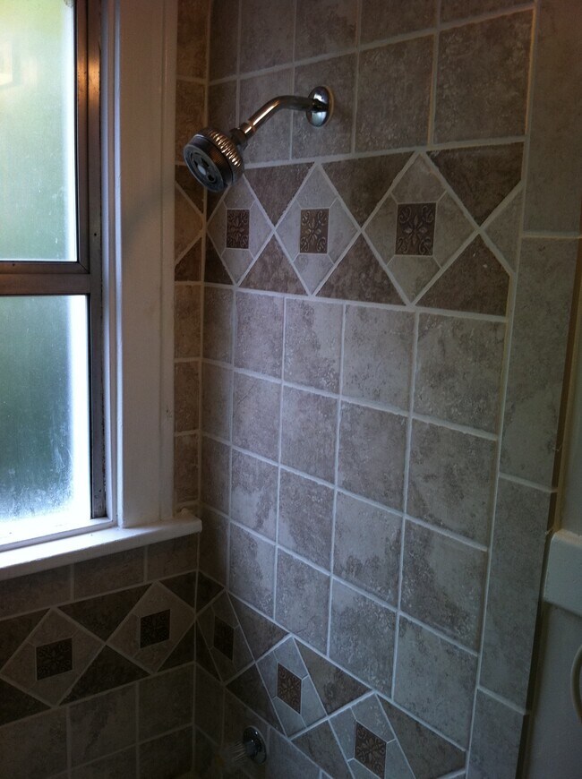 Tiled Bathroom - 2112 11th Ave W