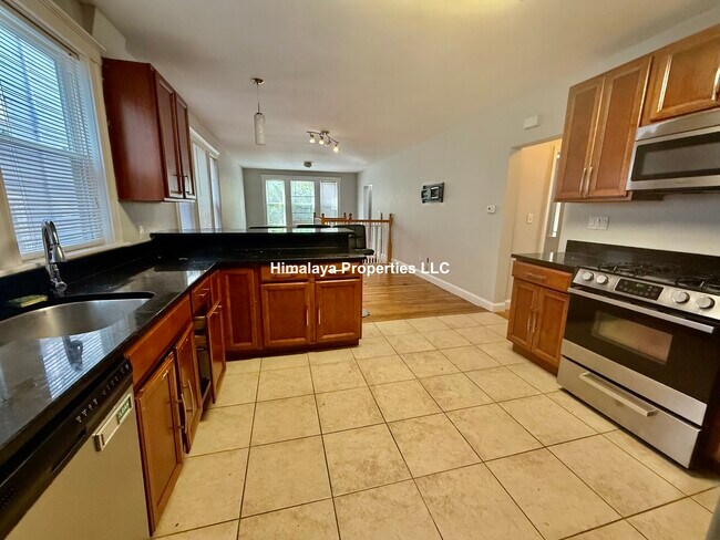 Building Photo - 222-224 Calumet St. Unit 1