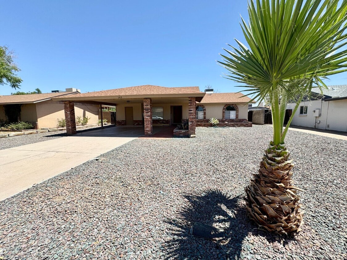 Foto principal - 3 Bedroom / 2 Bath Single Level Home in Ph...