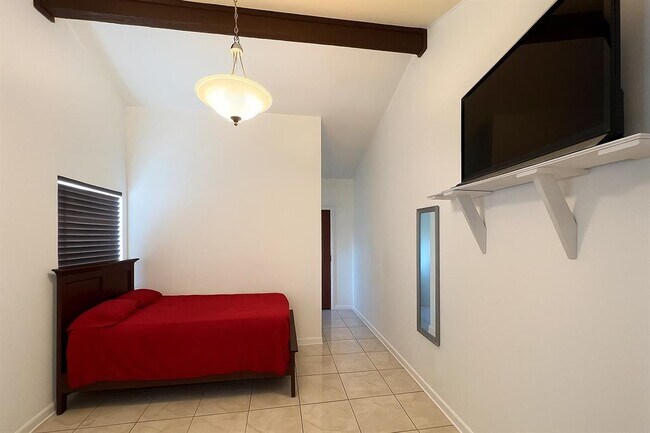 Foto del edificio - 5001 Lambs Ln