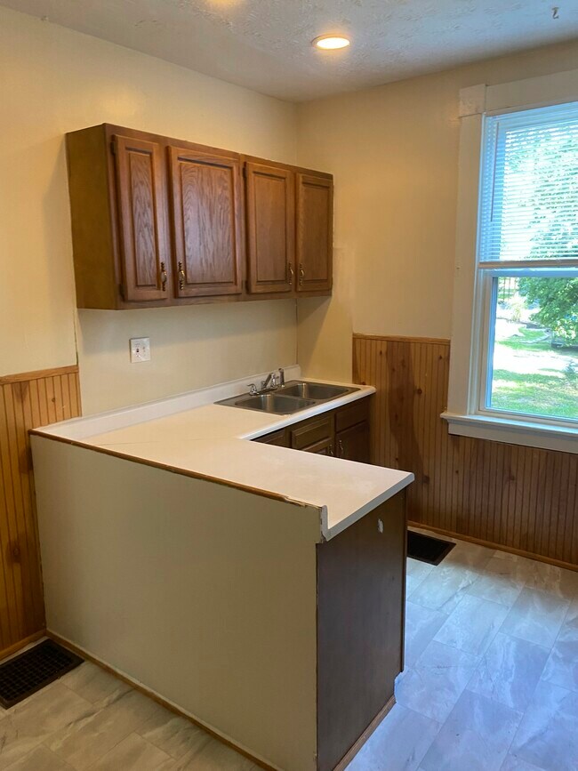 Building Photo - 6339 Hillside Ave