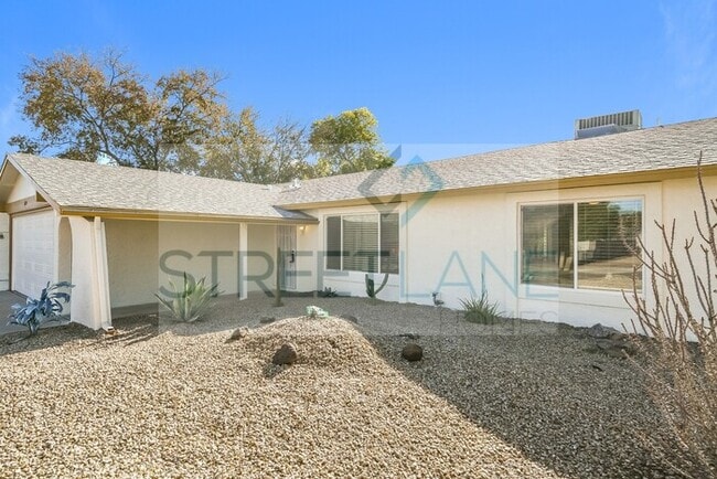 Building Photo - REDUCED!