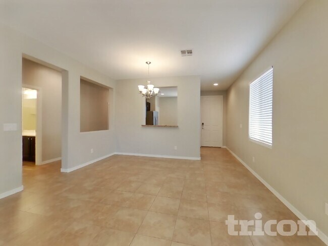 Building Photo - 723 W Dana Dr