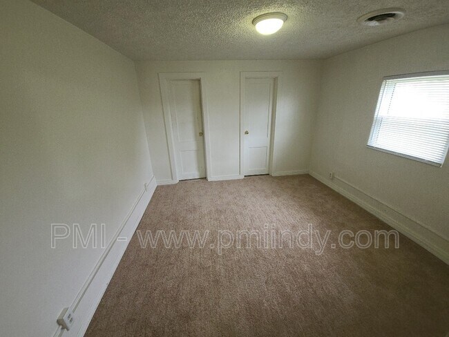 Foto del edificio - 1311 E 11th St