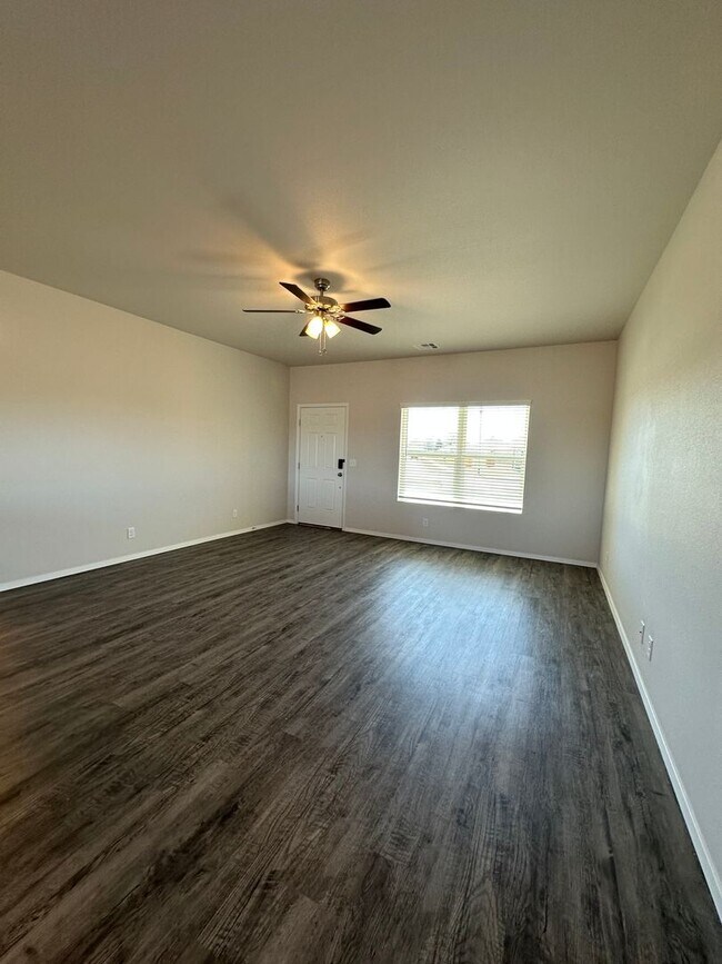 Foto del edificio - *Pre-leasing* Three Bedroom | Two Bathroom...