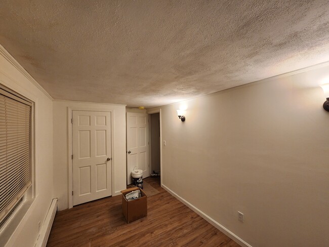 room for rent looking out - 11 Hill Rd