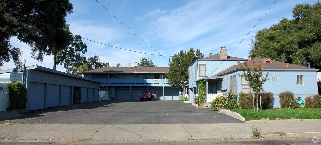 Building Photo - Lincoln Apartments