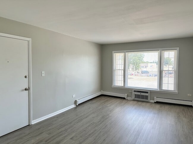 Building Photo - 3404 Maple Ave