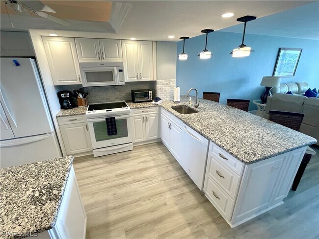 Building Photo - 15161 Cedarwood Ln