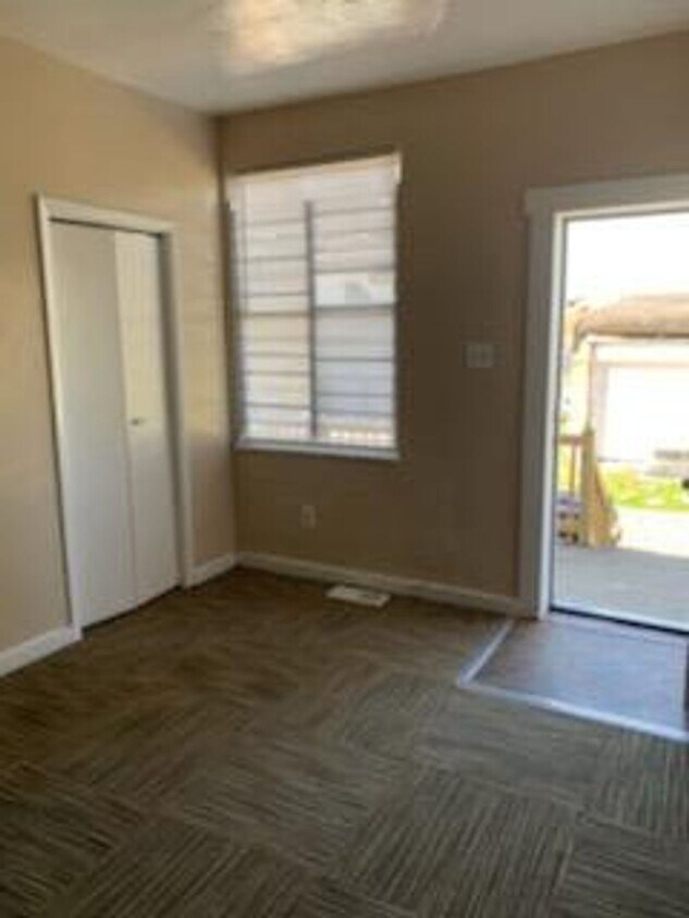 Primary Photo - Oakland 2 Bedroom 1 bath house convenient ...