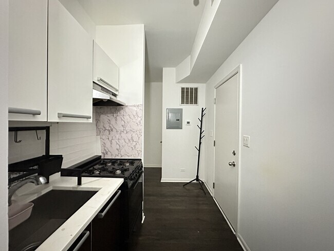 Foto del edificio - 5054 N Winthrop Ave