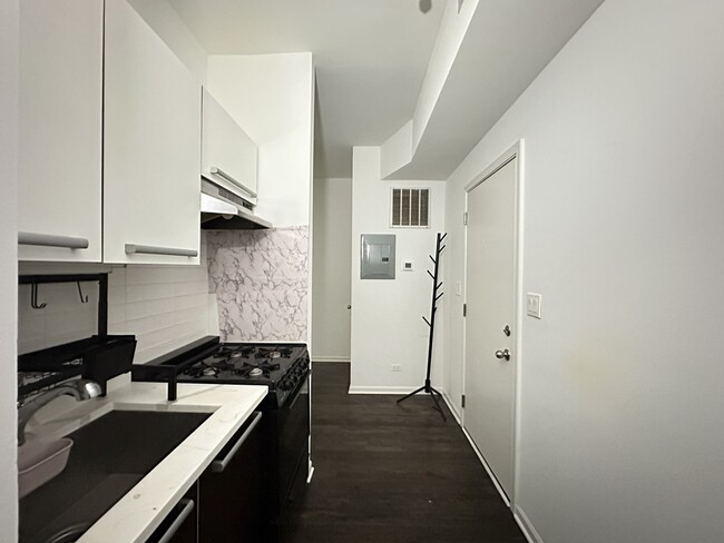 Building Photo - 5054 N Winthrop Ave