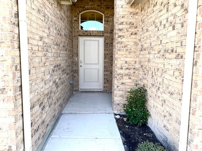 Building Photo - 9649 Hickory Knob Dr