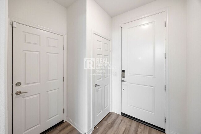 Foto del edificio - 365 Huntington Ct