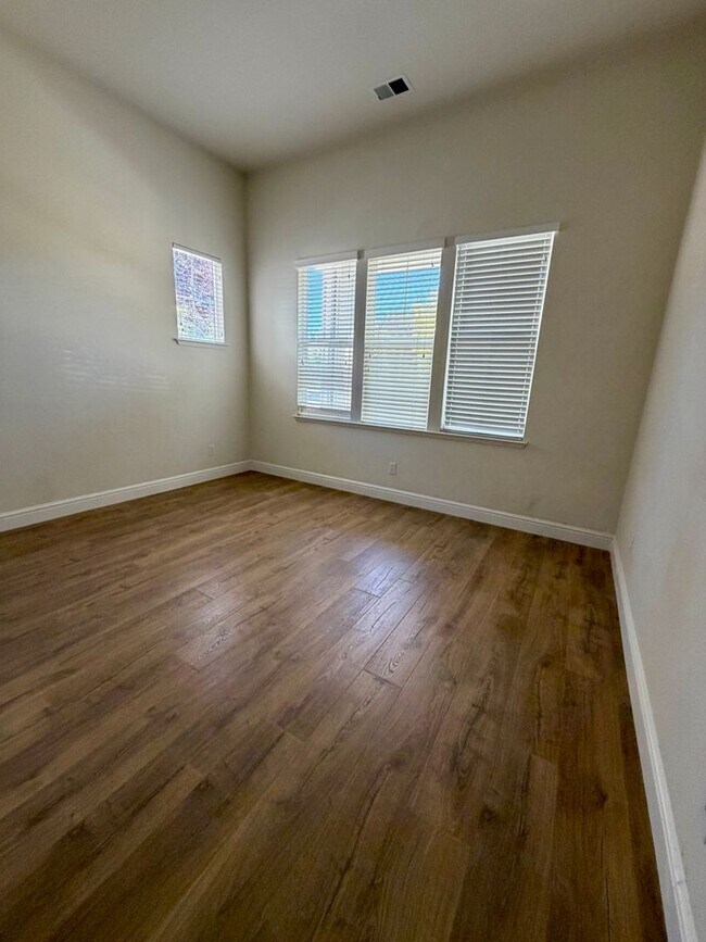 Foto del edificio - 3035 Hastings Way