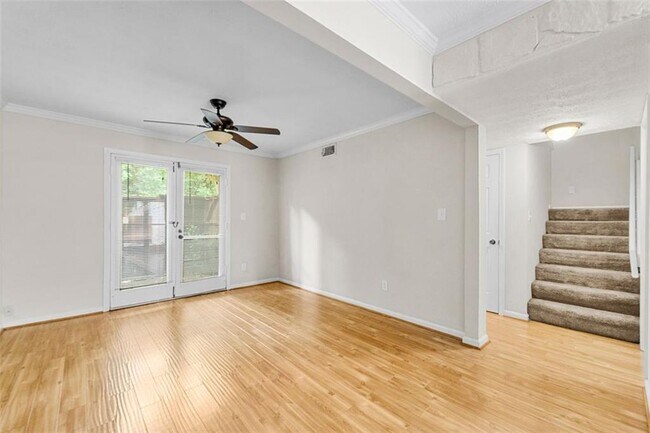 Foto del edificio - 5018 Meadow Ln
