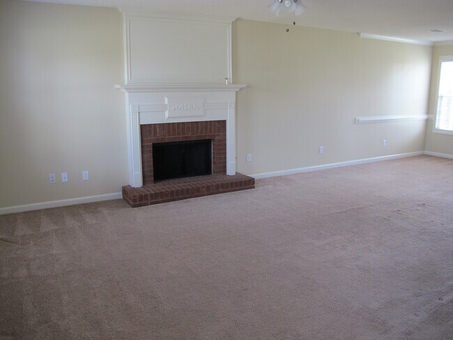 Foto del edificio - 6005 Buchanan Circle