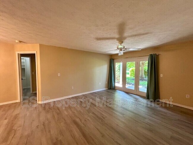 Foto del edificio - 12598 Tennyson Ln