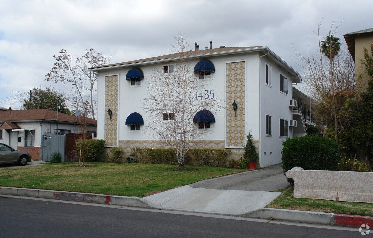 Building Photo - 1435 E Maple St