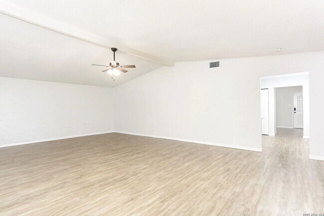 Foto del edificio - Single Story Home Near Tom Slick Park