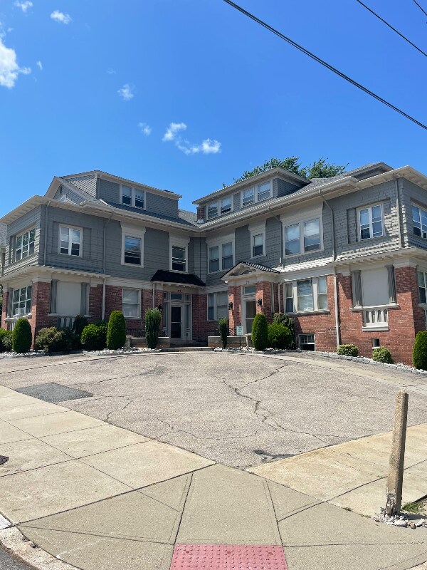 Foto principal - 374 Lloyd Ave
