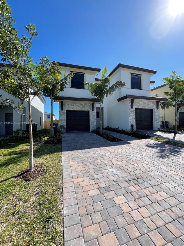 Foto principal - 25241 SW 107th Ct