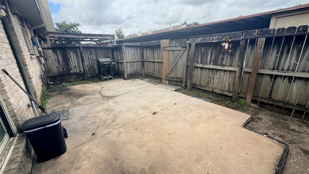 Foto del edificio - 2155 Hazlitt Dr