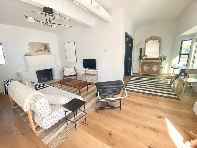 Foto del edificio - 1804 Palmcroft Way NW