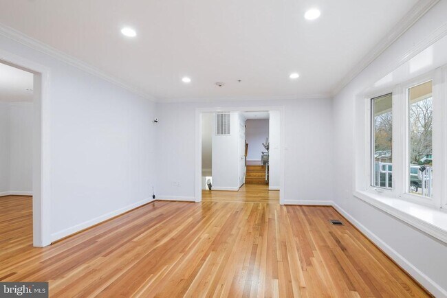 Building Photo - 711 Lamberton Dr