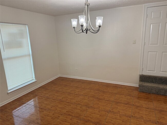 Building Photo - 1309 Velma St