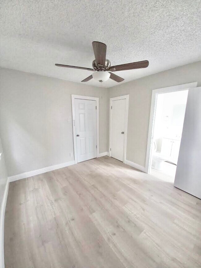 Building Photo - 8830 Bandera St