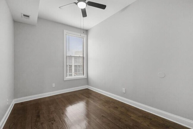 Foto del edificio - 3 bedroom in Chicago IL 60618
