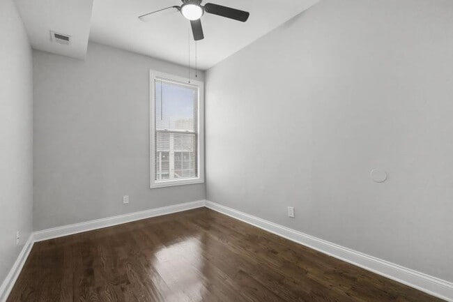 Building Photo - 3 bedroom in Chicago IL 60618