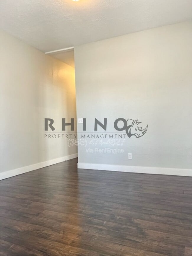 Building Photo - 576 N 400 W