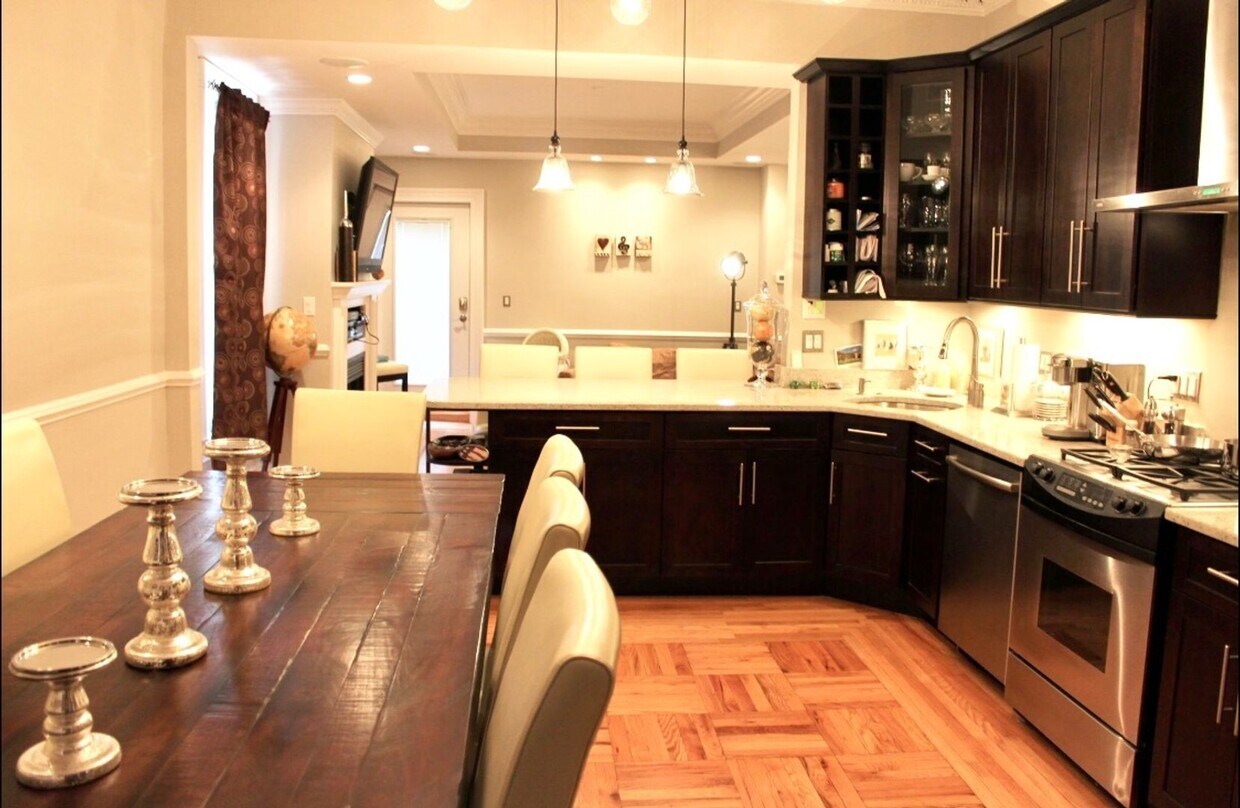 Foto principal - Lavish 3 Bed 2.5 Bath Condo with All the B...