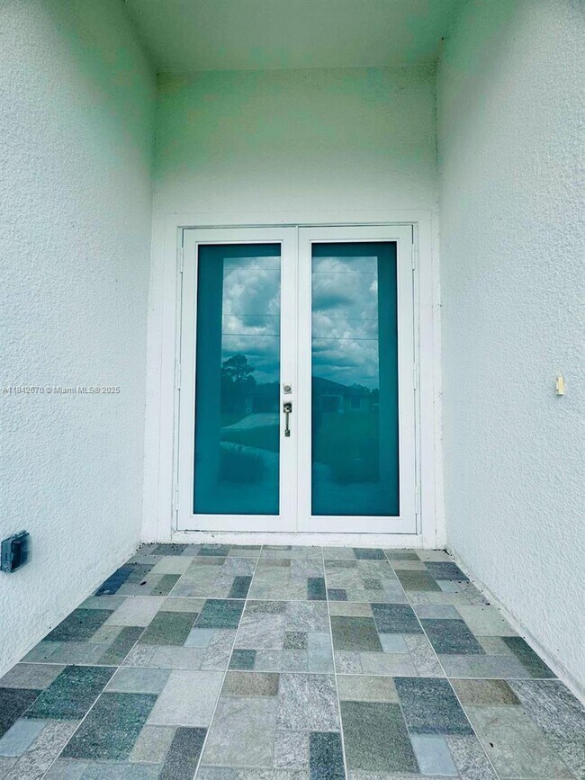 Foto del edificio - 1731 Unice Ave N