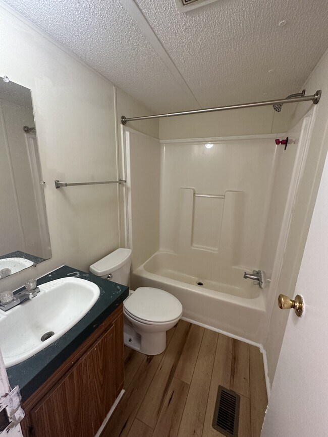 Foto del edificio - 5030 Denton Rd