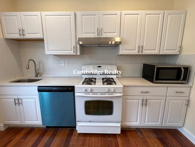 Building Photo - 24 Rossmore St