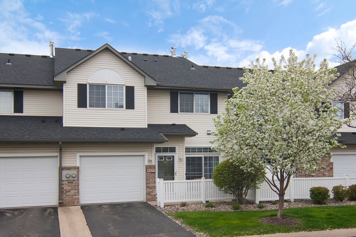 8427 Cortland Rd, Eden Prairie, MN 55344 Townhome Rentals in Eden