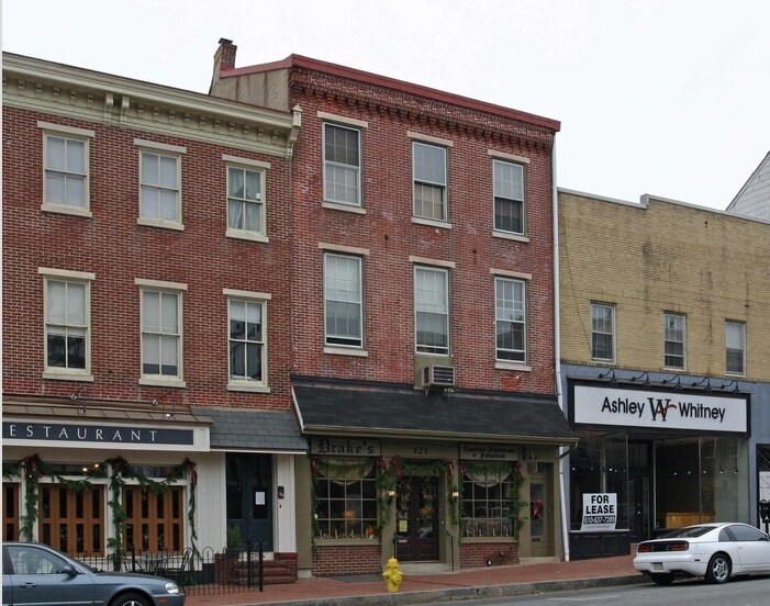 Primary Photo - 121 W Market St