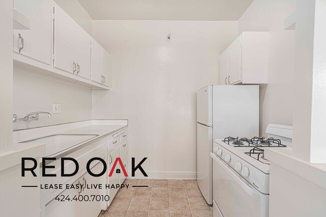 Foto del edificio - 570 N Rossmore Ave