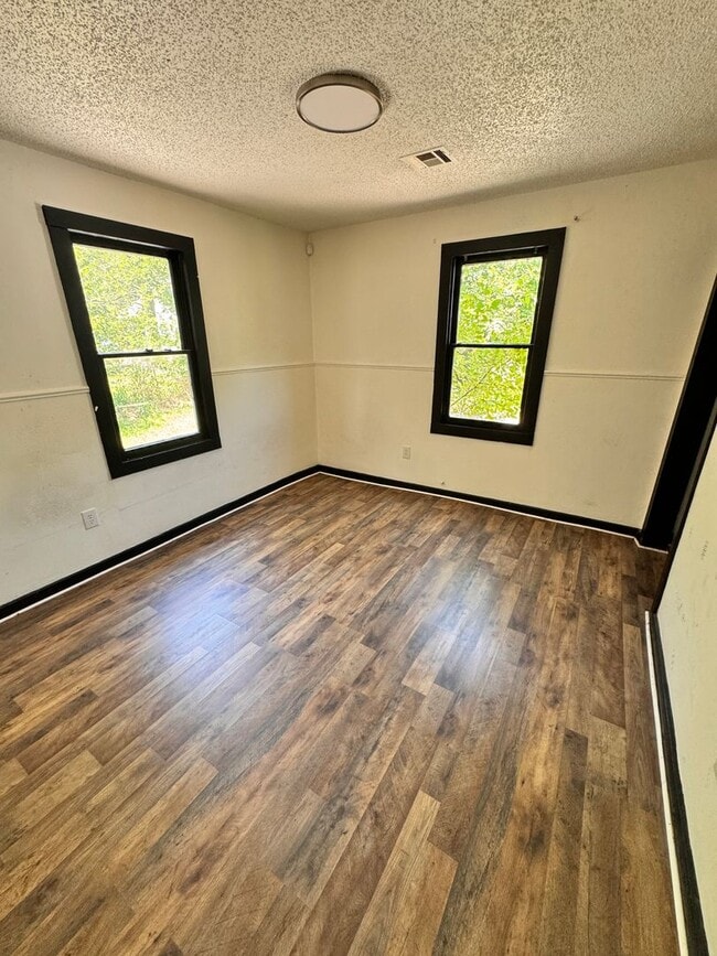 Building Photo - Now Available – 3 Bedroom Home with Bonus ...
