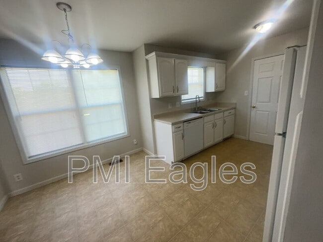 Building Photo - 102 Milard Ct