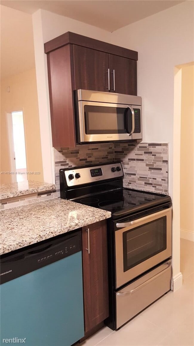Building Photo - 3 br, 2 bath House - 453 Lakeview Dr Apt 4