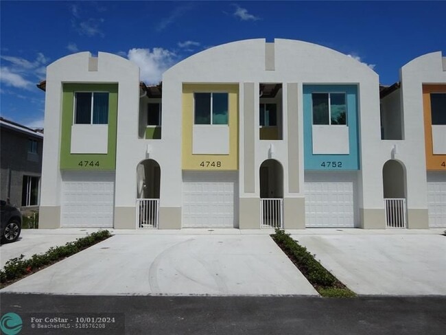 Building Photo - 4748 SW 63rd Terrace