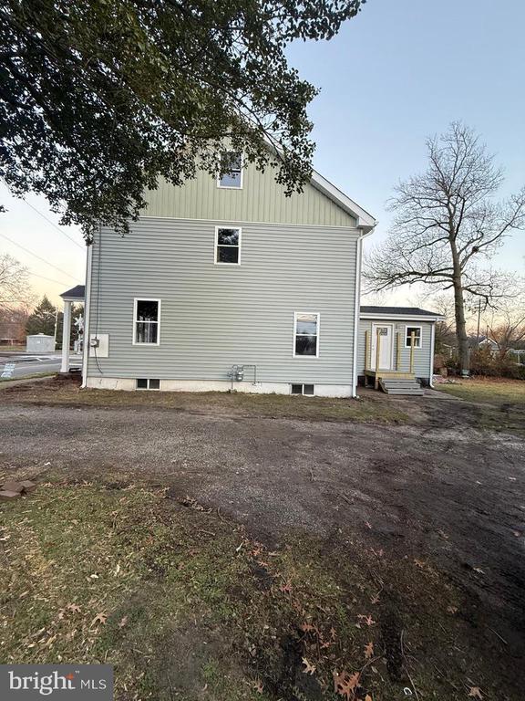 Building Photo - 111 E Barber Ave