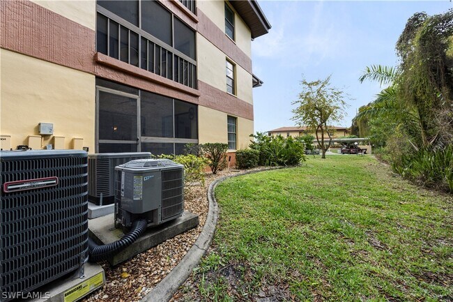 Foto del edificio - 6142 Whiskey Creek Dr